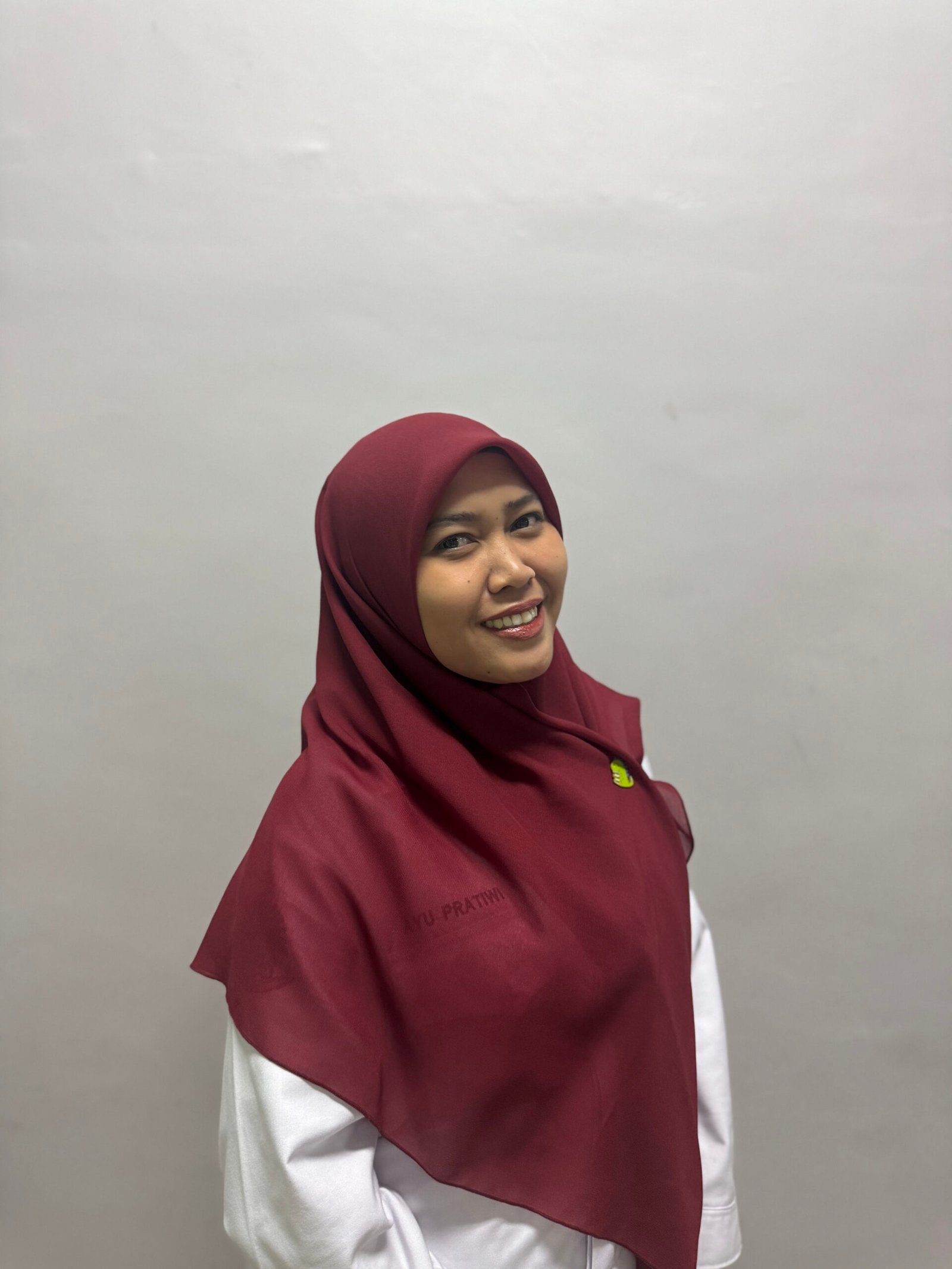 AYU PRATIWI AHMAD, S.PD., GR.